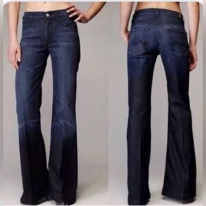 Vintage 7 For All Mankind Ginger flare dark wash jeans. 32